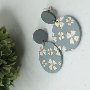Flower desing Dangle earrings